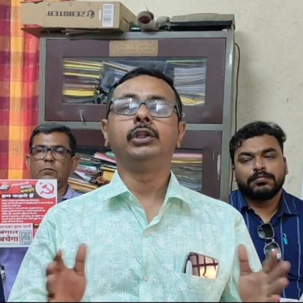 দুর্গাপুরে ভোটার সচেতনতায় সিপিআই(এম)-এর হ্যান্ডবিল প্রকাশ