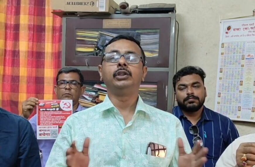 দুর্গাপুরে ভোটার সচেতনতায় সিপিআই(এম)-এর হ্যান্ডবিল প্রকাশ