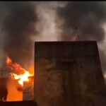 দুর্গাপুরে দোতলা আবাসনে বিধ্বংসী অগ্নিকাণ্ড, ব্যাপক চাঞ্চল্য এলাকায়।