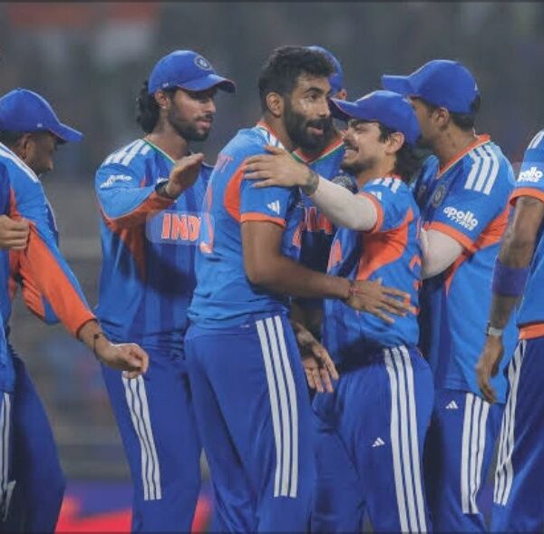 ইংল্যান্ডকে হারিয়ে টি-২০ বিশ্বকাপের ফাইনালে ভারত।